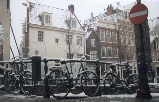 vélos à Amsterdam enneigés